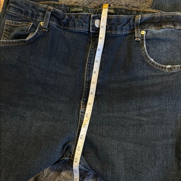 Women's Distressed Blue Jeans - Picture 9 of 10